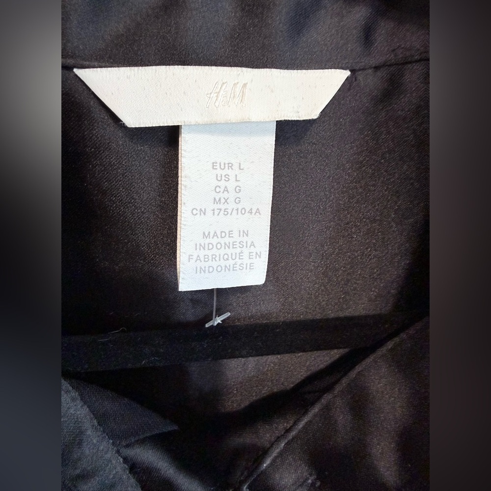 NWOT H&M Women's Oversized Black Button Down Shirt - Size Large - Picture 8 of 10
